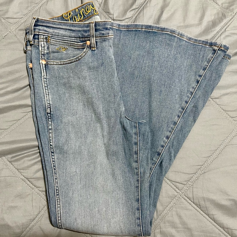 WRANGLER X LAINEY WILSON DAYDREAM FLARE BELL BOTTOMS